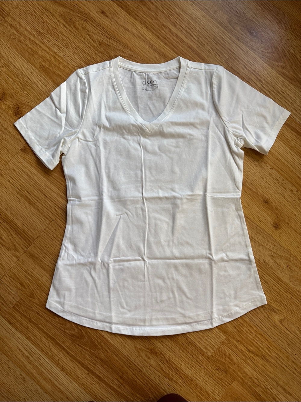 D&co V-Neck Tee 🔅 (over)sized XXS - never used